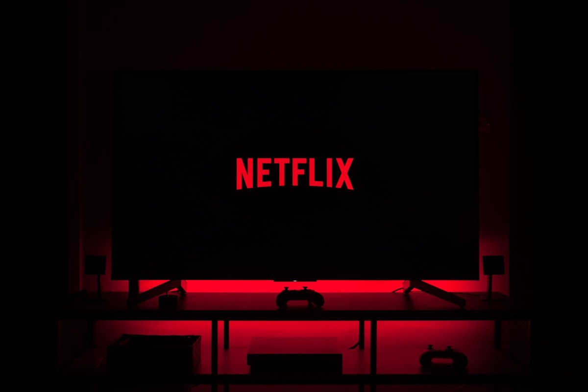 Illustration d'un salon équipé pour l'abonnement IPTV Adultes en 4K